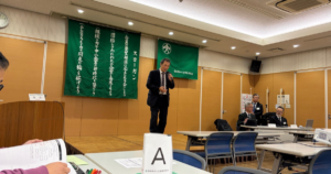 長崎県中小企業家同友会佐世保支部の例会でのグループディスカッションの様子